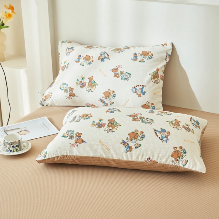 91家纺网 家纺一手货源 找家纺 畅销被业 2026新款A类泡芙棉印花夏被四件套 欢乐熊