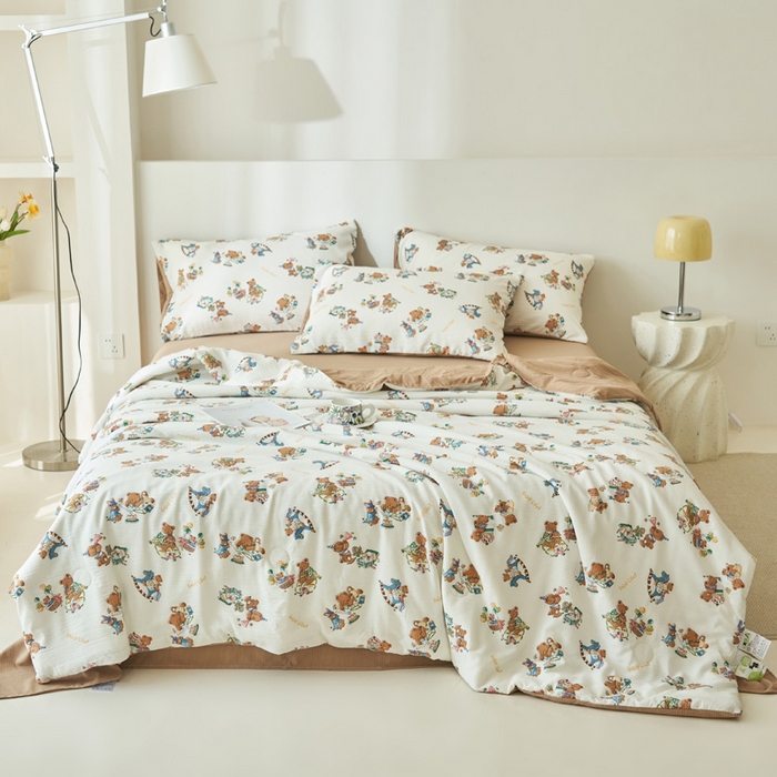 91家纺网 家纺一手货源 找家纺 畅销被业 2026新款A类泡芙棉印花夏被四件套 欢乐熊