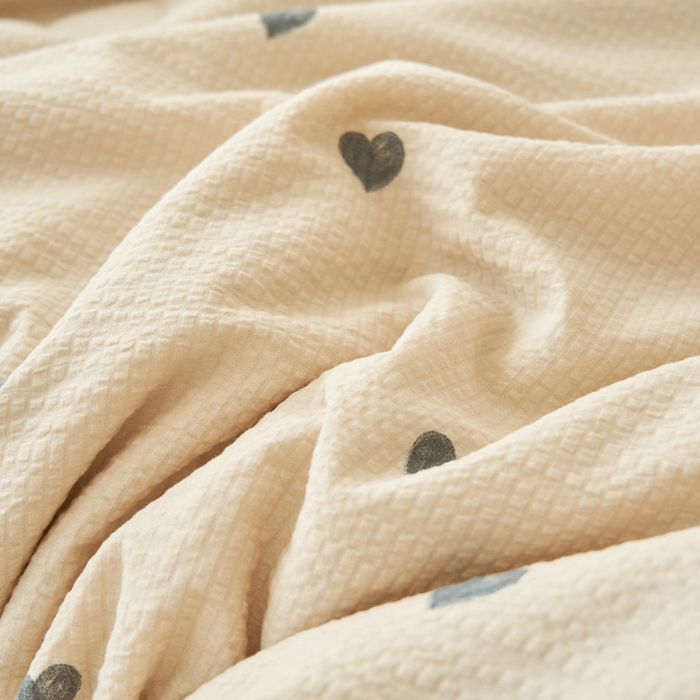 91家纺网 家纺一手货源 找家纺 畅销被业 2026新款A类泡芙棉印花夏被四件套 心心相印