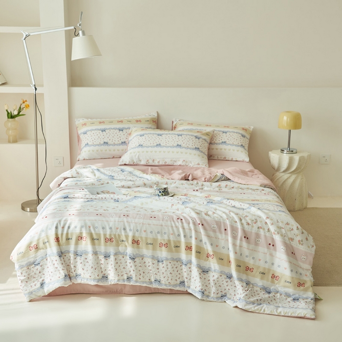 91家纺网 家纺一手货源 找家纺 畅销被业 2026新款A类泡芙棉印花夏被四件套 蝴蝶结小兔