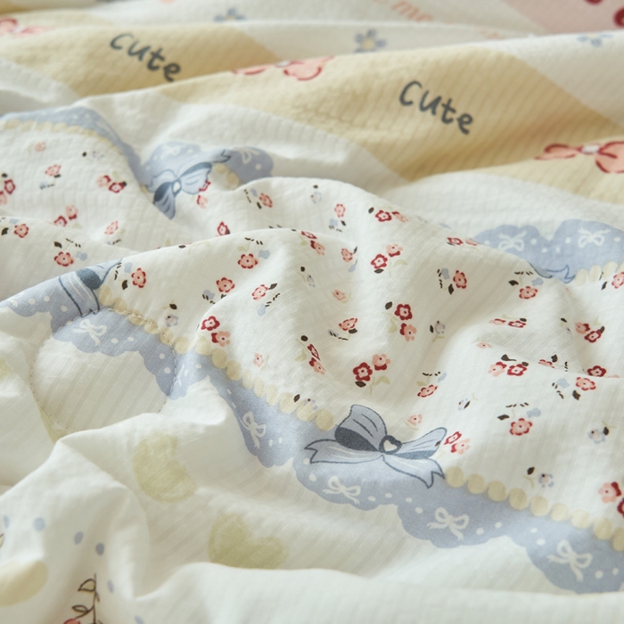 91家纺网 家纺一手货源 找家纺 畅销被业 2026新款A类泡芙棉印花夏被四件套 蝴蝶结小兔