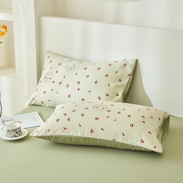 91家纺网 家纺一手货源 找家纺 畅销被业 2026新款A类泡芙棉印花夏被四件套 樱桃小兔