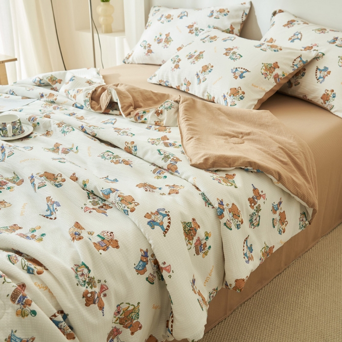 91家纺网 家纺一手货源 找家纺 畅销被业 2026新款A类泡芙棉印花夏被四件套 欢乐熊