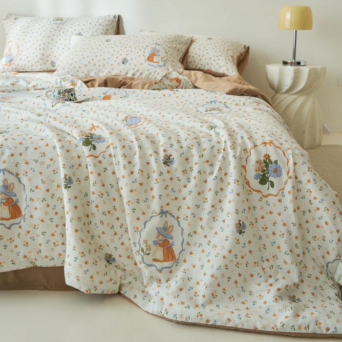 91家纺网 家纺一手货源 找家纺 畅销被业 2026新款A类泡芙棉印花夏被四件套 花园小兔