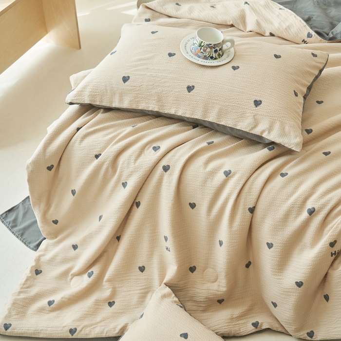 91家纺网 家纺一手货源 找家纺 畅销被业 2026新款A类泡芙棉印花夏被四件套 心心相印