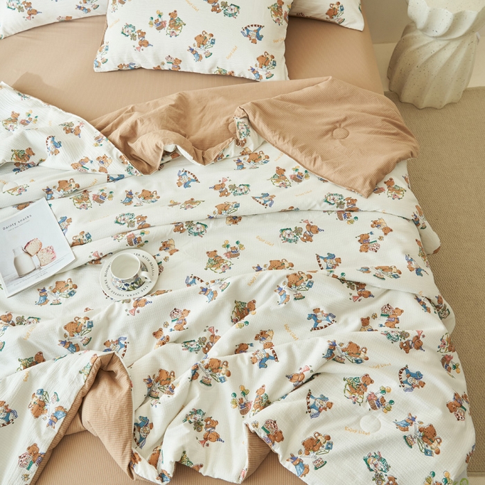 91家纺网 家纺一手货源 找家纺 畅销被业 2026新款A类泡芙棉印花夏被四件套 欢乐熊