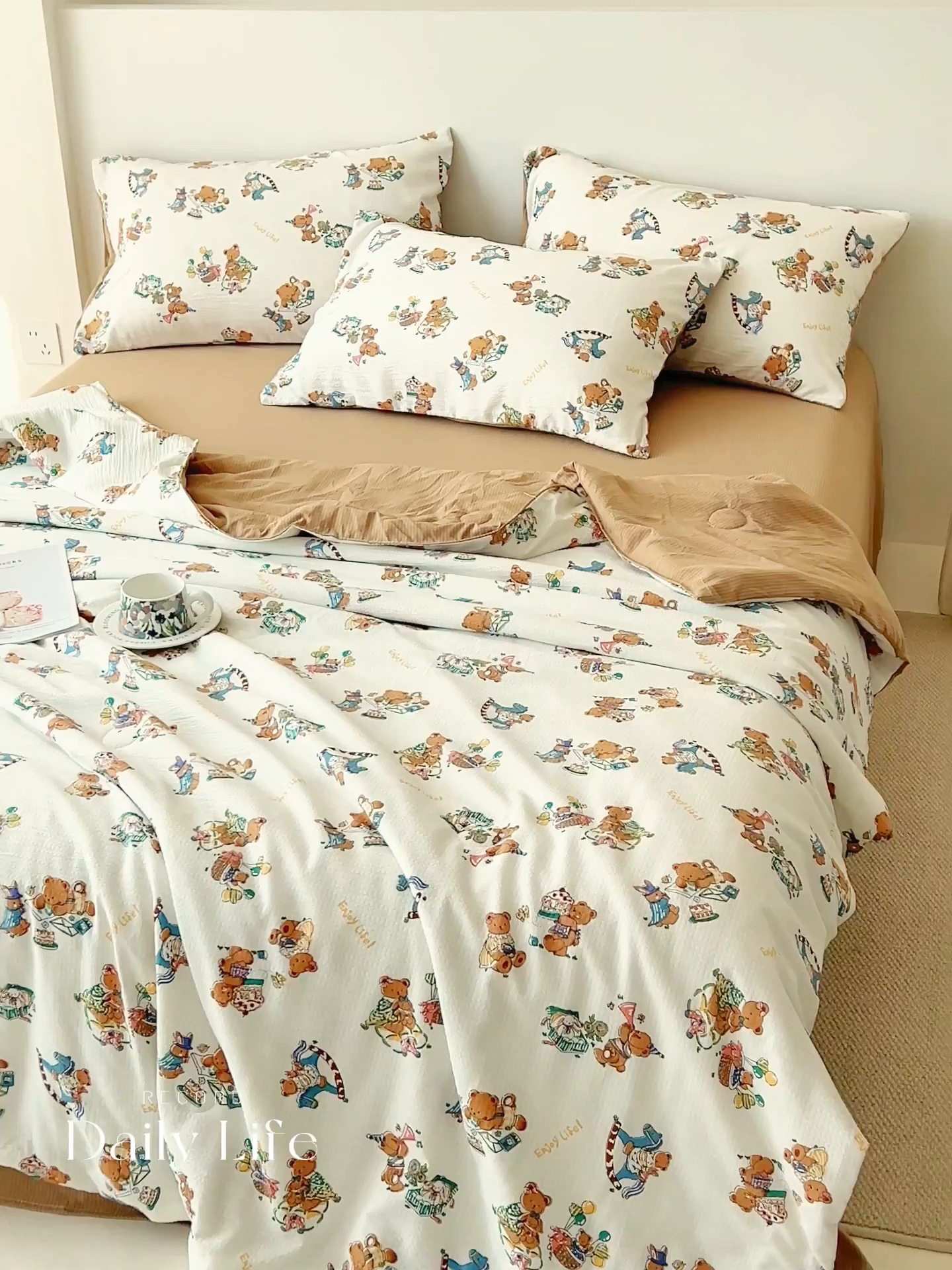 91家纺网 家纺一手货源 找家纺 畅销被业 2026新款A类泡芙棉印花夏被四件套 欢乐熊