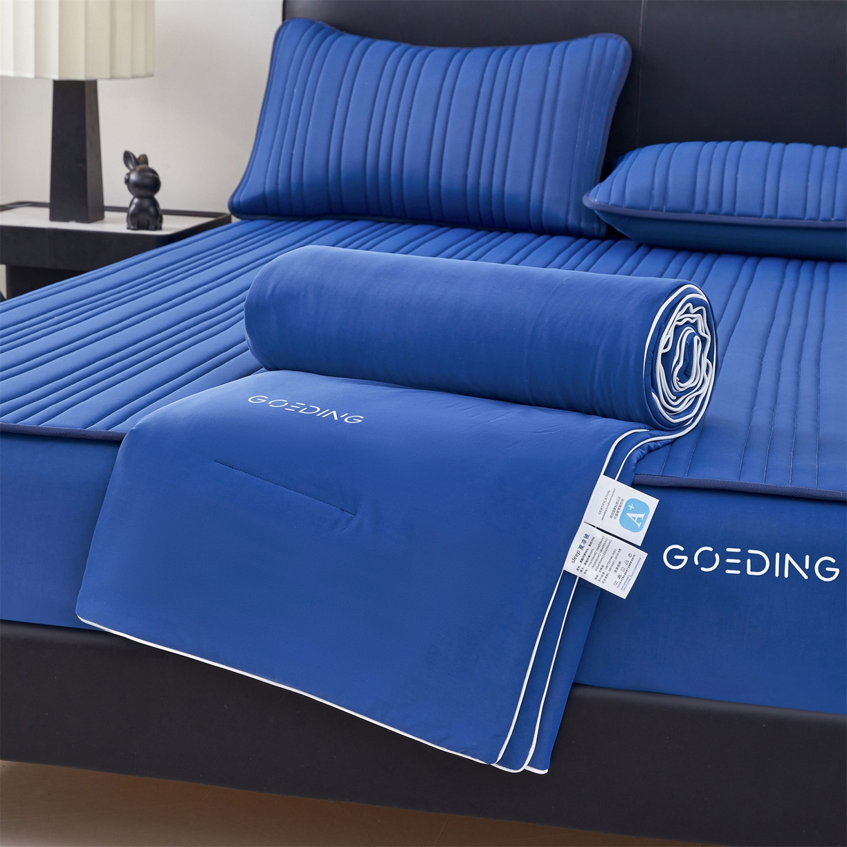 91家纺网 家纺一手货源 找家纺 雯豆家纺 2026春夏新款氨纶凉感丝床笠夏被四件套0.28凉感值空调被子被芯 知夏-黛蓝