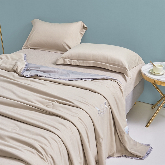 91家纺网 家纺一手货源 找家纺 畅销被业 2026新款燕窝蛋白夏被 被子被芯 夏凉被 卡其色