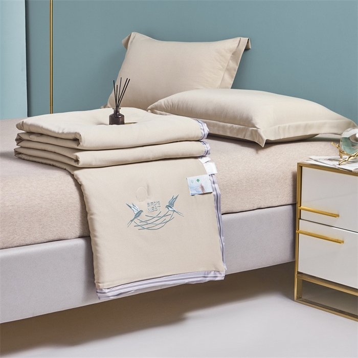 91家纺网 家纺一手货源 找家纺 畅销被业 2026新款燕窝蛋白夏被 被子被芯 夏凉被 卡其色