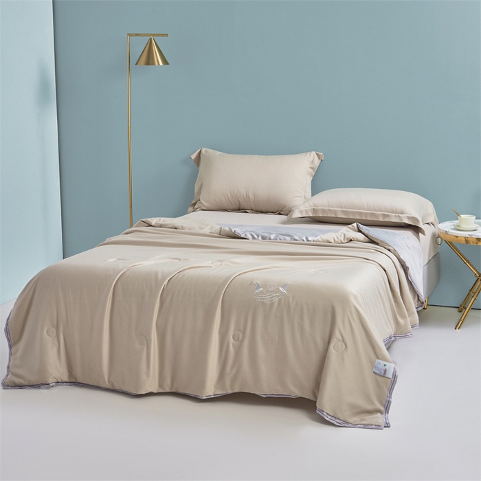 91家纺网 家纺一手货源 找家纺 畅销被业 2026新款燕窝蛋白夏被 被子被芯 夏凉被 卡其色