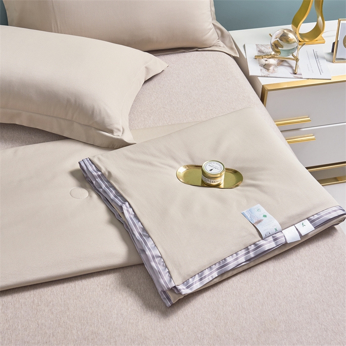 91家纺网 家纺一手货源 找家纺 畅销被业 2026新款燕窝蛋白夏被 被子被芯 夏凉被 卡其色