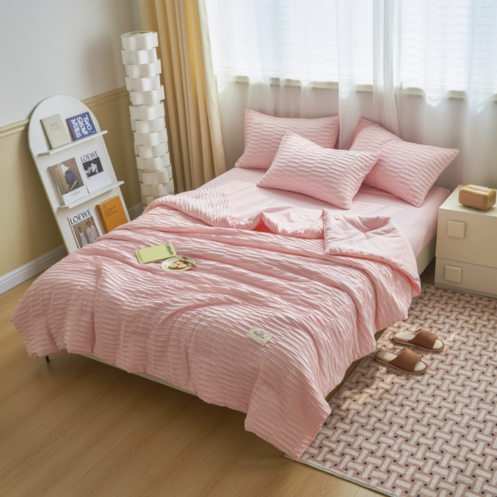 91家纺网 家纺一手货源 找家纺 畅销被业 2026新款泡泡纱水洗棉夏被四件套 被子被芯 泡泡纱-浅粉色