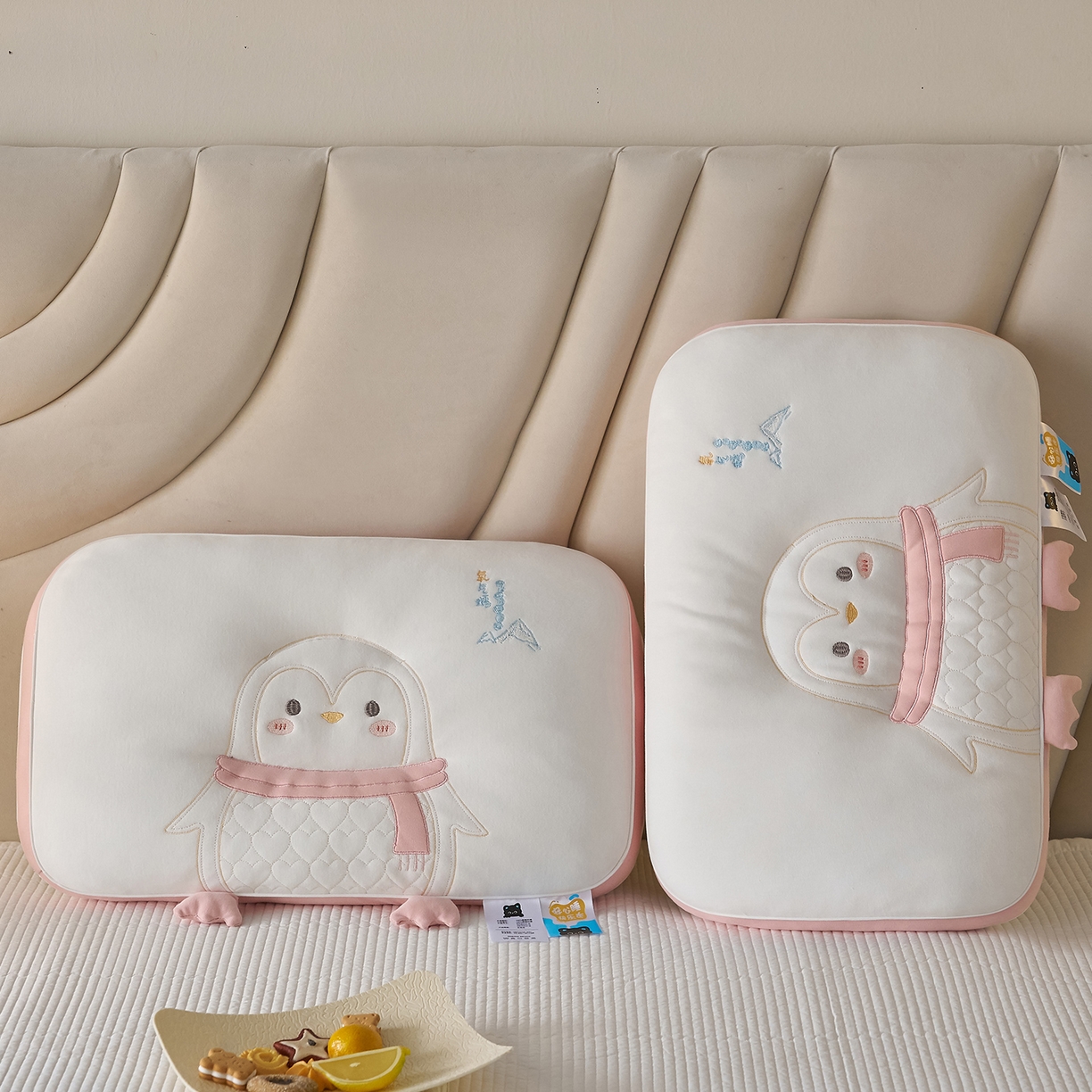 91家纺网 家纺一手货源 找家纺 乐可 2026新款卡通儿童枕 氧气鹅粉