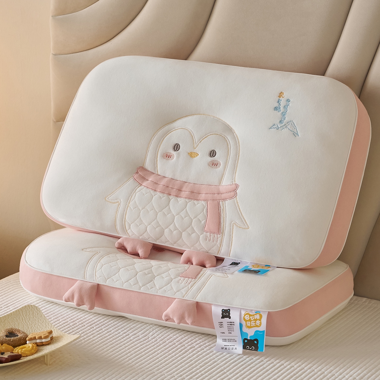 91家纺网 家纺一手货源 找家纺 乐可 2026新款卡通儿童枕 氧气鹅粉