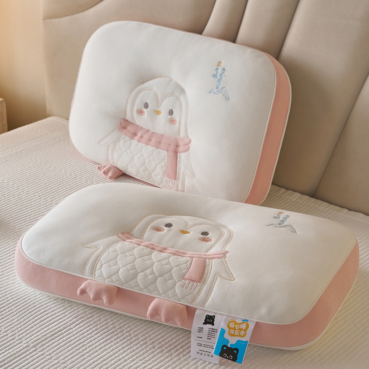 91家纺网 家纺一手货源 找家纺 乐可 2026新款卡通儿童枕 氧气鹅粉