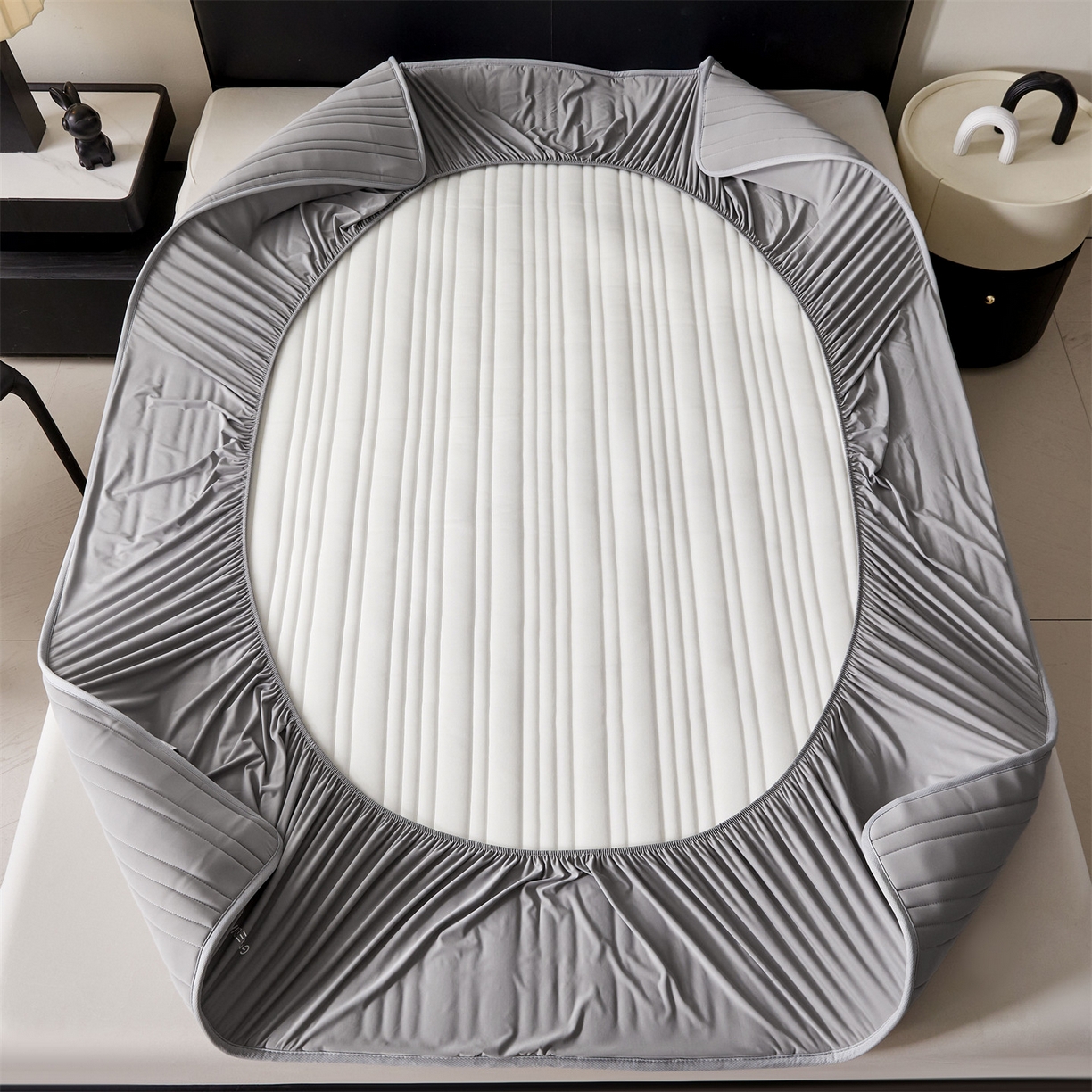 91家纺网 家纺一手货源 找家纺 雯豆家纺 2026春夏新款氨纶凉感丝床笠夏被四件套0.28凉感值空调被子被芯 知夏-深灰