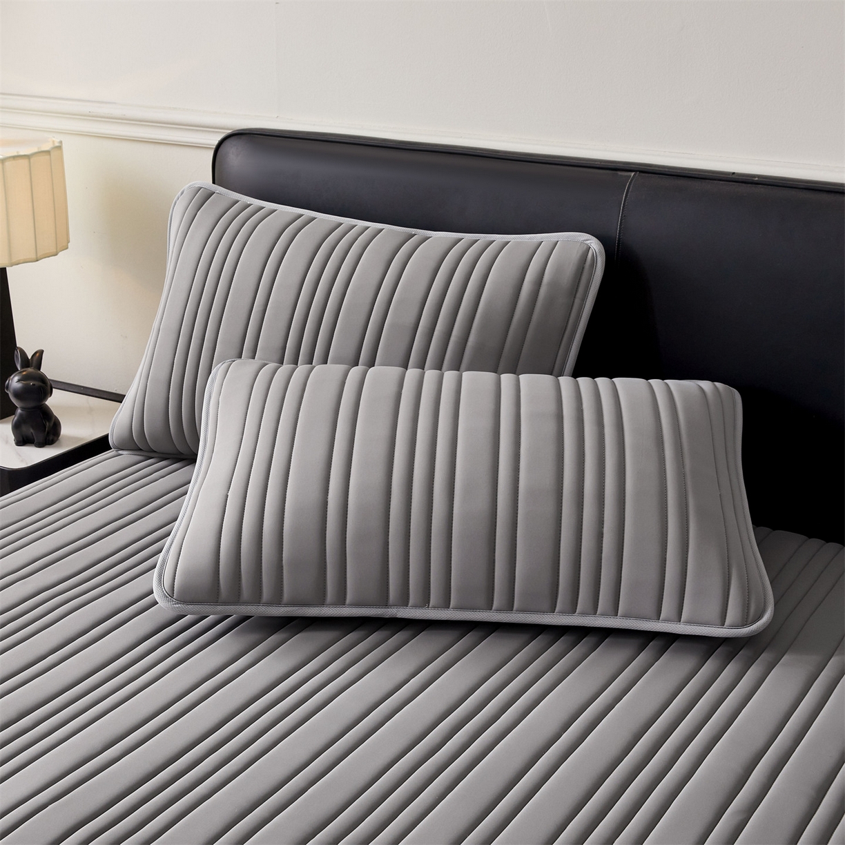 91家纺网 家纺一手货源 找家纺 雯豆家纺 2026春夏新款氨纶凉感丝床笠夏被四件套0.28凉感值空调被子被芯 知夏-深灰