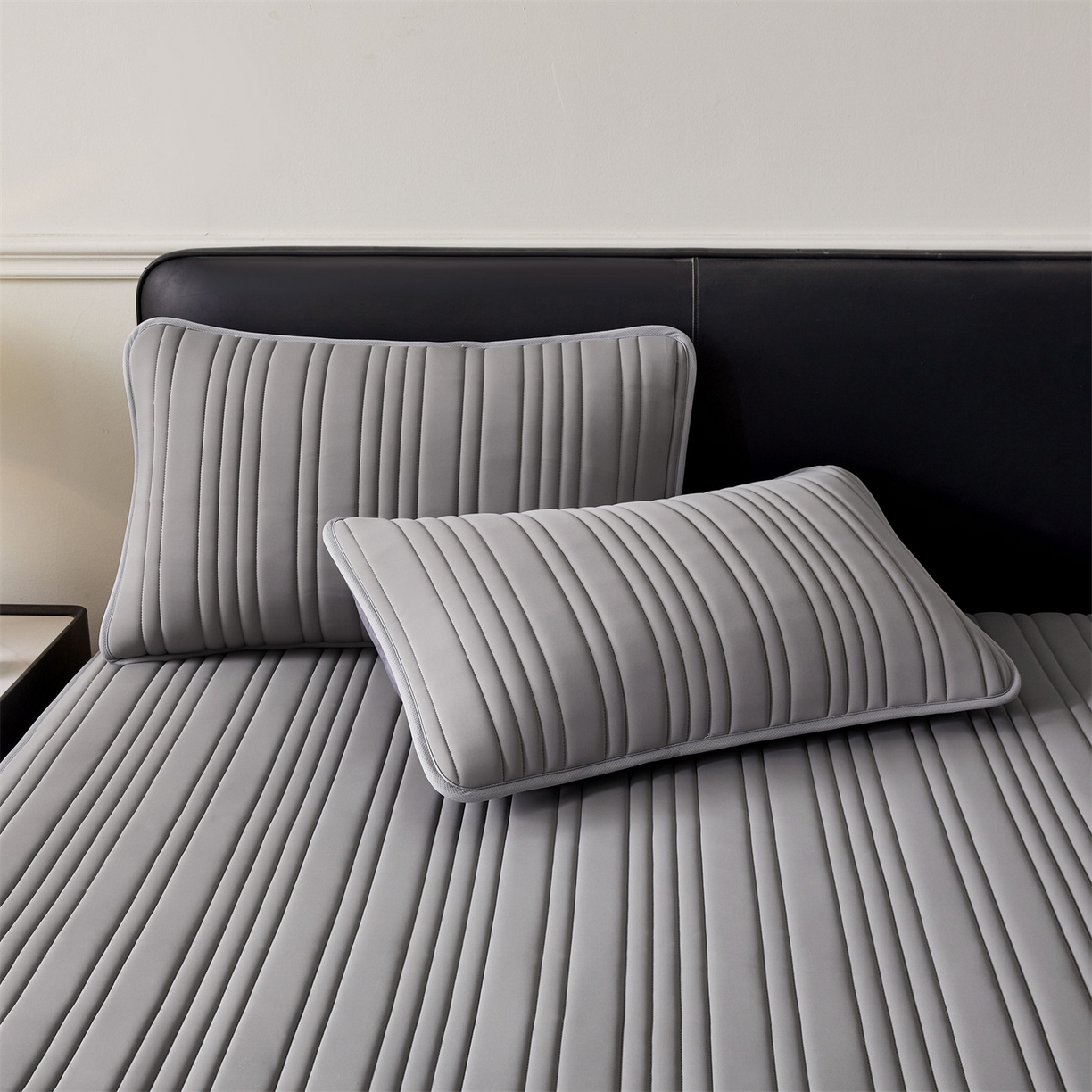 91家纺网 家纺一手货源 找家纺 雯豆家纺 2026春夏新款氨纶凉感丝床笠夏被四件套0.28凉感值空调被子被芯 知夏-深灰