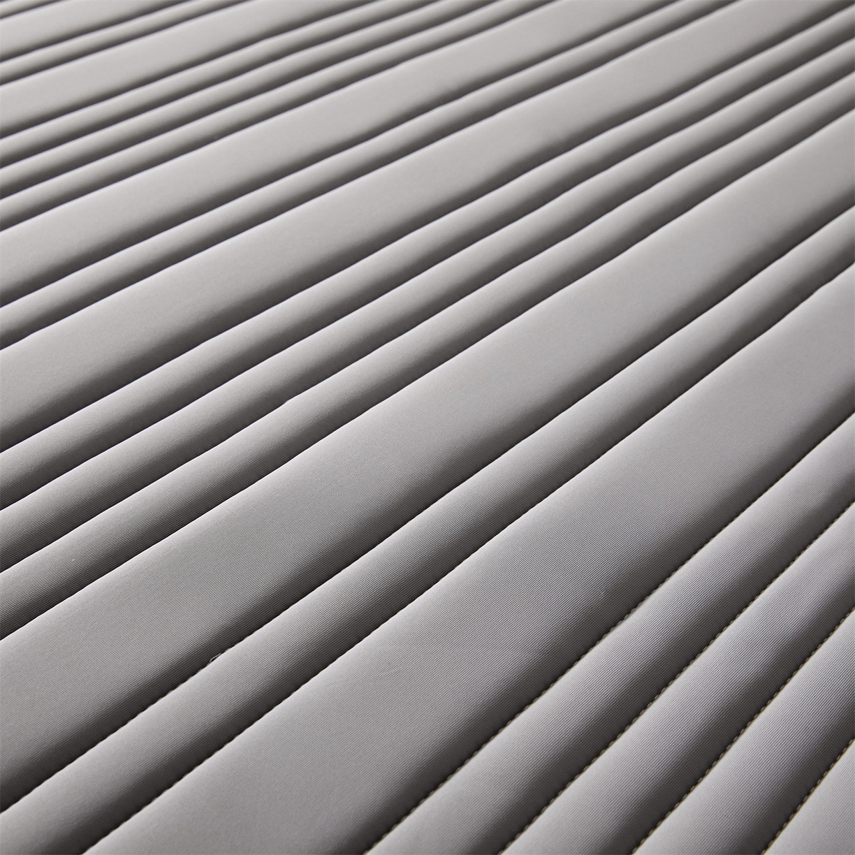 91家纺网 家纺一手货源 找家纺 雯豆家纺 2026春夏新款氨纶凉感丝床笠夏被四件套0.28凉感值空调被子被芯 知夏-深灰