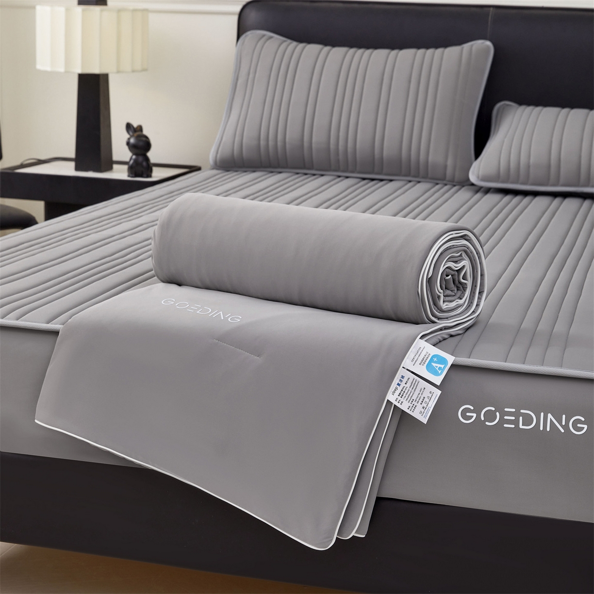 91家纺网 家纺一手货源 找家纺 雯豆家纺 2026春夏新款氨纶凉感丝床笠夏被四件套0.28凉感值空调被子被芯 知夏-深灰