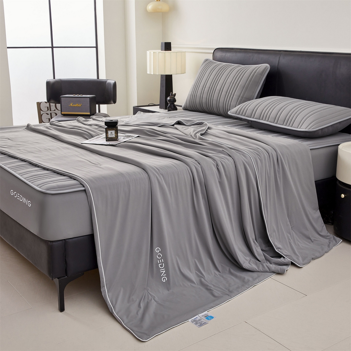 91家纺网 家纺一手货源 找家纺 雯豆家纺 2026春夏新款氨纶凉感丝床笠夏被四件套0.28凉感值空调被子被芯 知夏-深灰