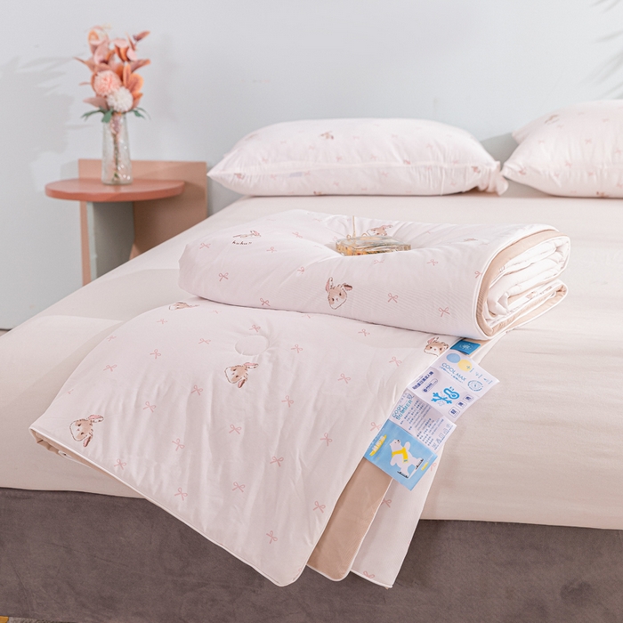 91家纺网 家纺一手货源 找家纺 苏羿家纺 2026春夏新款A类踩棉工艺凉感丝印花夏被夏凉被空调被 可可小姐