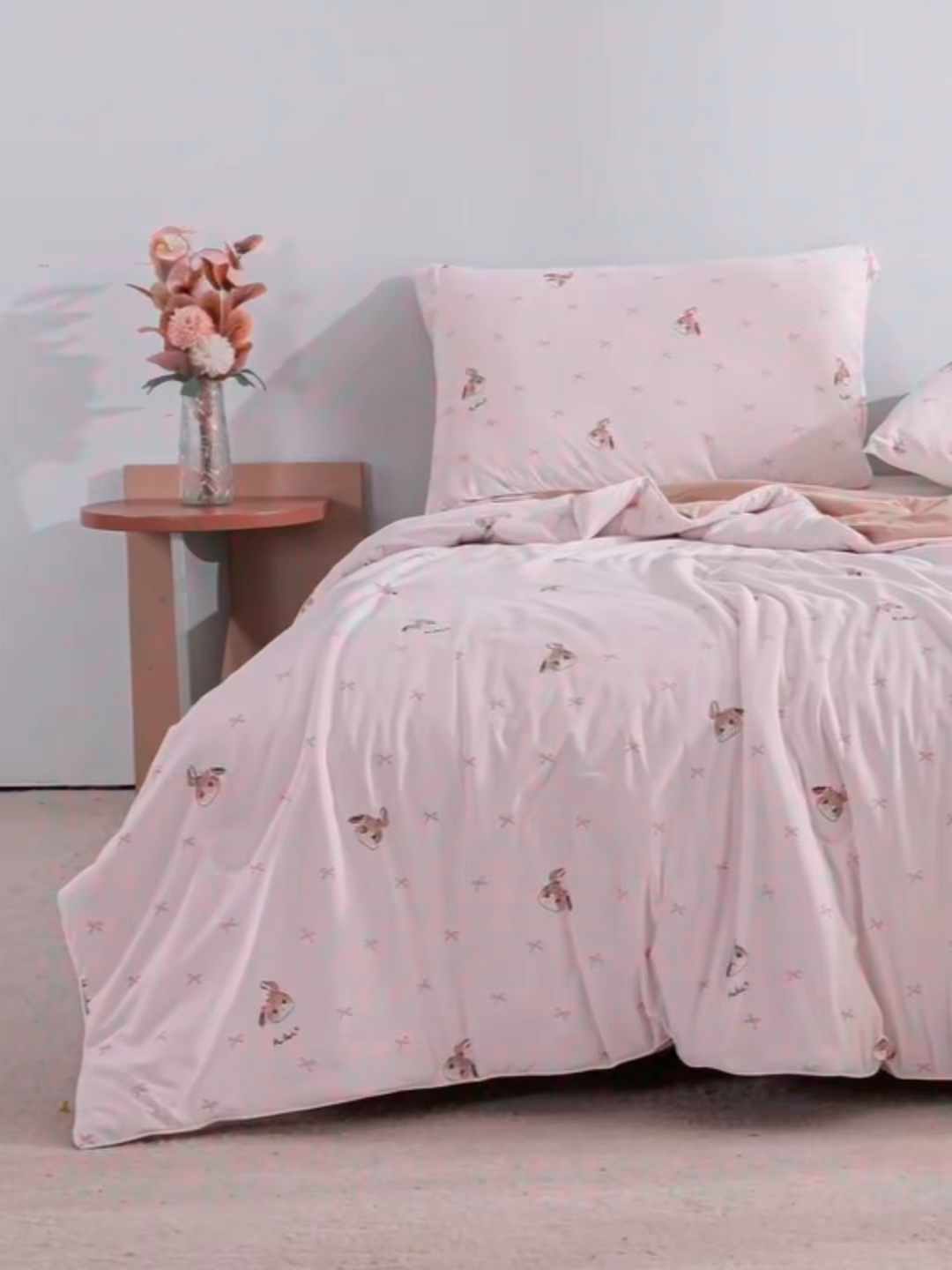 91家纺网 家纺一手货源 找家纺 苏羿家纺 2026春夏新款A类踩棉工艺凉感丝印花夏被夏凉被空调被 可可小姐