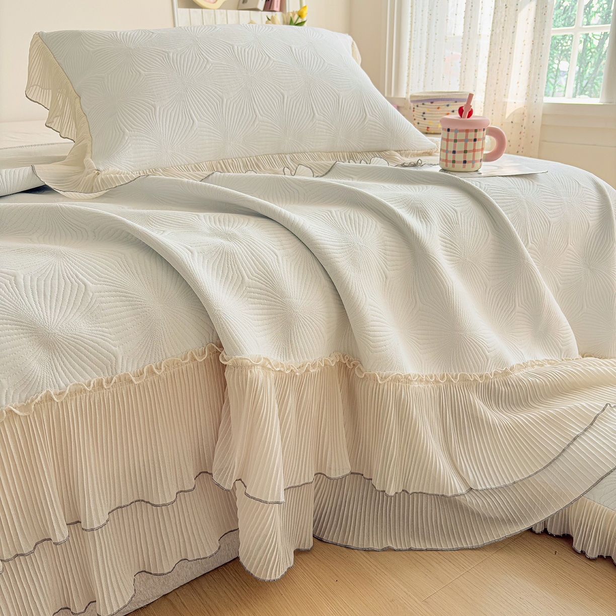 91家纺网 家纺一手货源 找家纺 暖芯家纺 2026新款PE乙纶高克重凉感丝网纱床裙凉席席子三件套 轻梦瑶-奶昔白