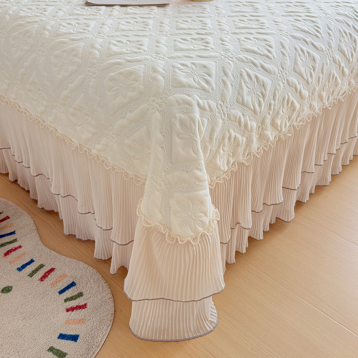 91家纺网 家纺一手货源 找家纺 暖芯家纺 2026新款PE乙纶高克重凉感丝网纱床裙凉席席子三件套 洛芙漫-奶昔白