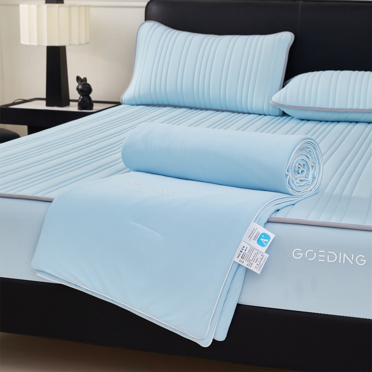 91家纺网 家纺一手货源 找家纺 雯豆家纺 2026春夏新款氨纶凉感丝床笠夏被四件套0.28凉感值空调被子被芯 知夏-水蓝