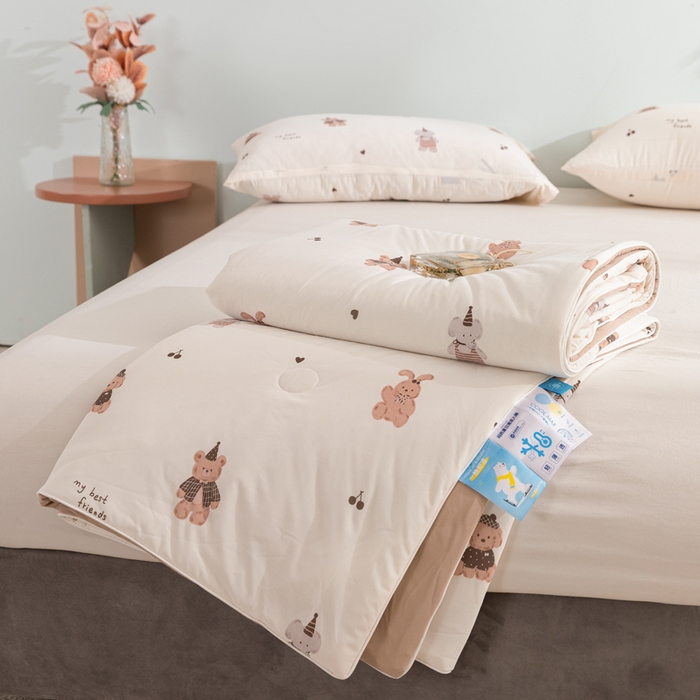 91家纺网 家纺一手货源 找家纺 苏羿家纺 2026春夏新款A类踩棉工艺凉感丝印花夏被夏凉被空调被 礼貌熊