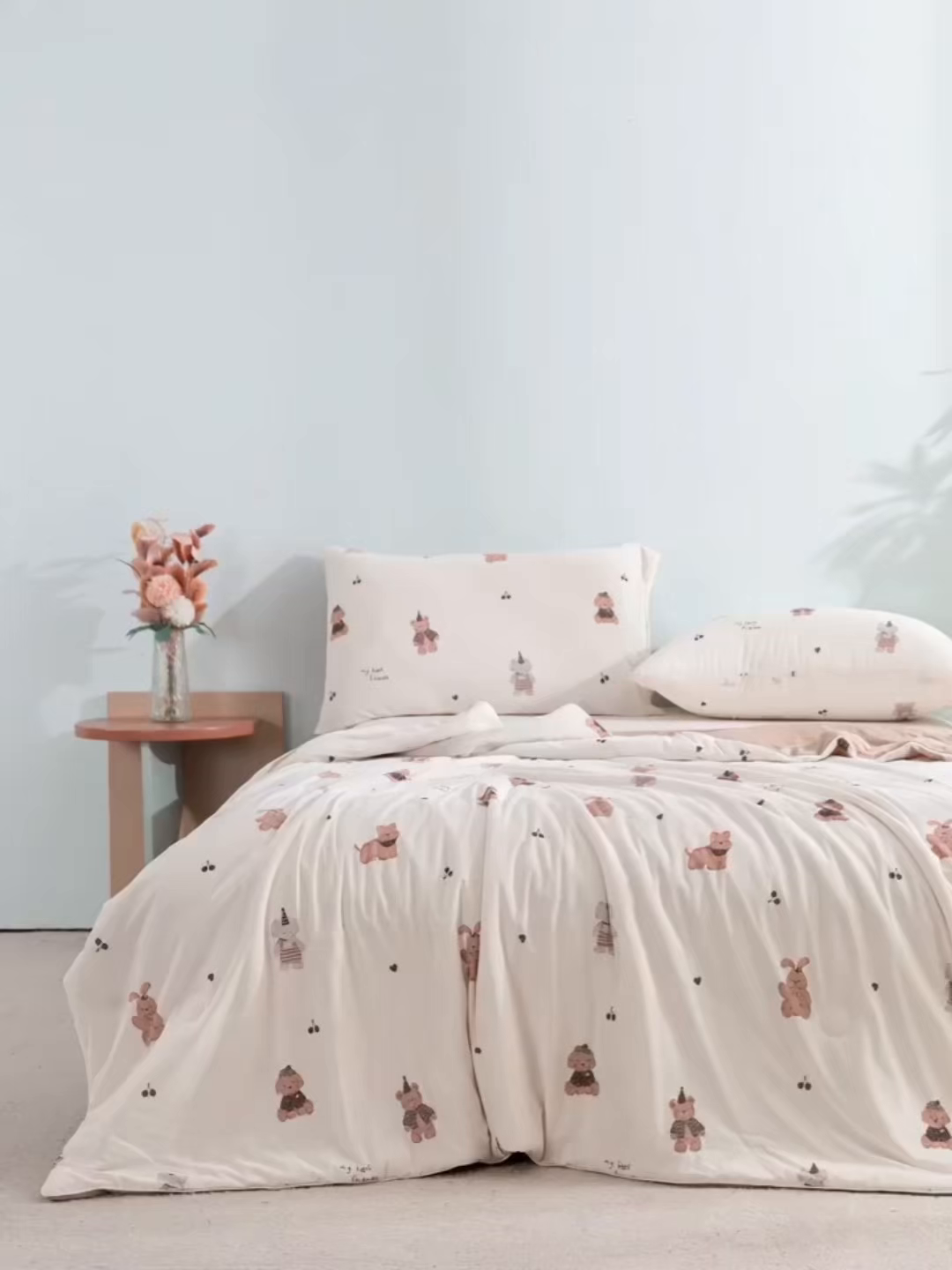 91家纺网 家纺一手货源 找家纺 苏羿家纺 2026春夏新款A类踩棉工艺凉感丝印花夏被夏凉被空调被 礼貌熊