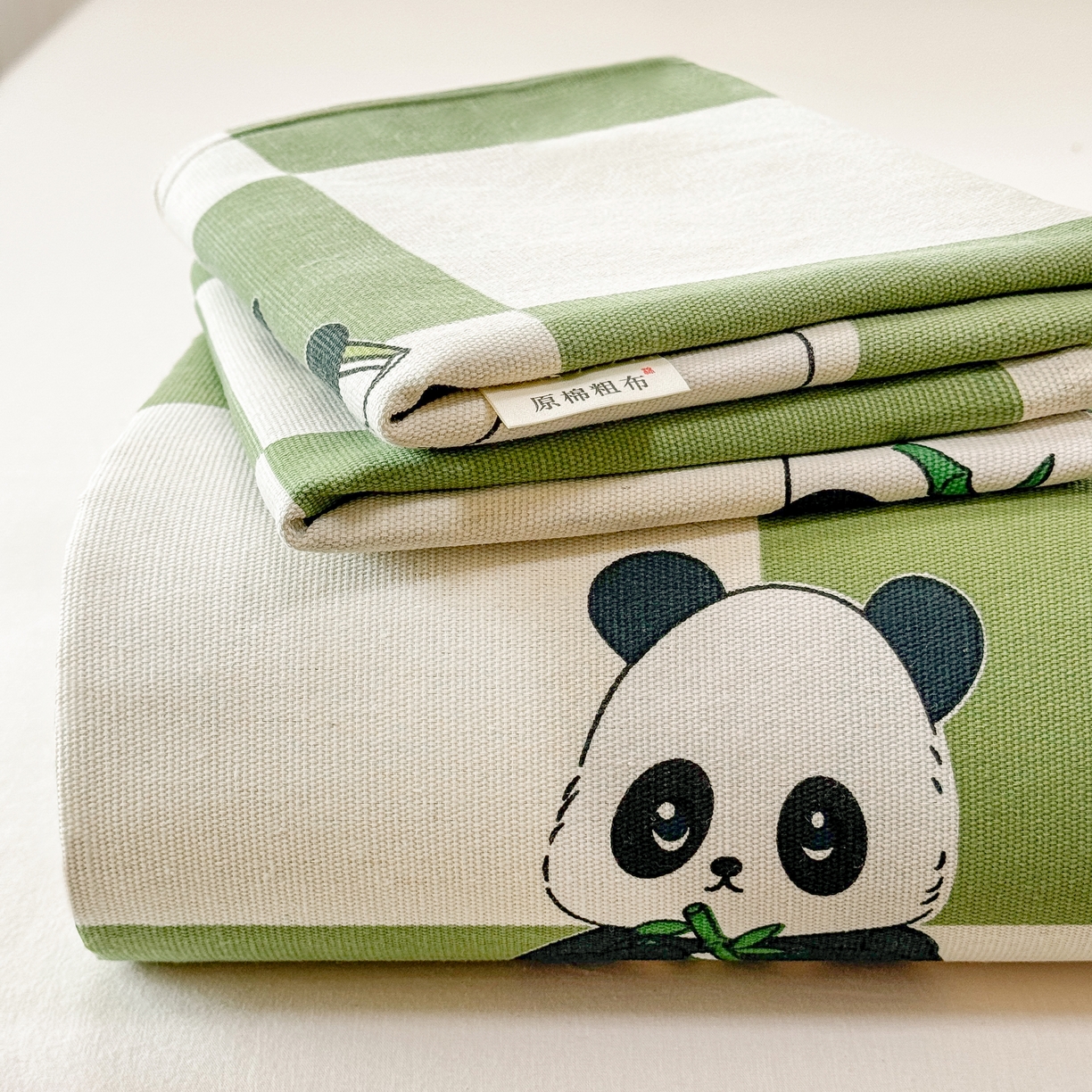 91家纺网 家纺一手货源 找家纺 博弈家纺   2026新款亲肤舒适原棉老粗布床单凉席三件套系列 可爱熊猫