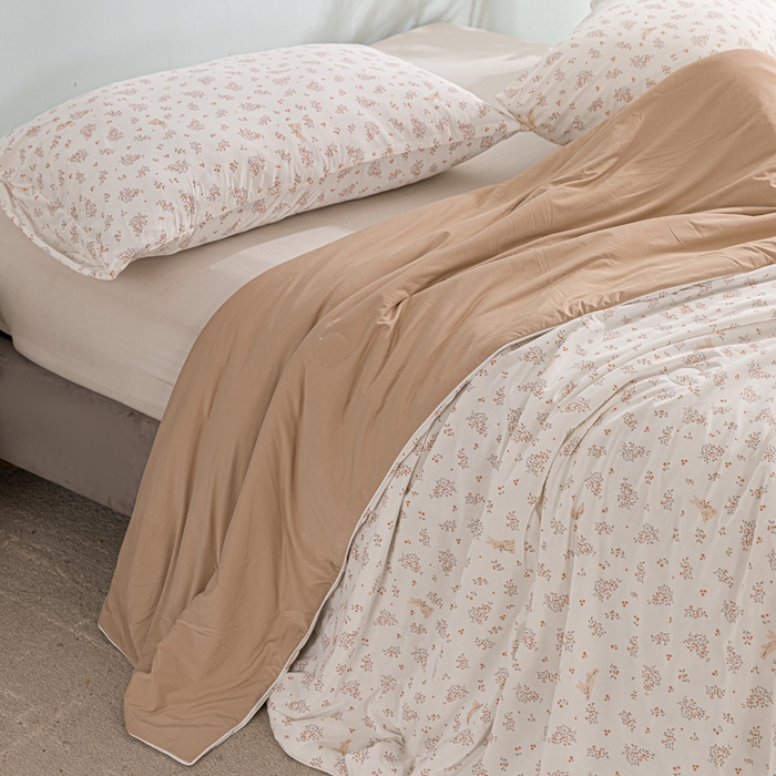 91家纺网 家纺一手货源 找家纺 苏羿家纺 2026春夏新款A类踩棉工艺凉感丝印花夏被夏凉被空调被 清怡