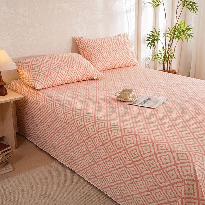 91家纺网 家纺一手货源 找家纺 博弈家纺   2026新款亲肤舒适原棉老粗布床单凉席三件套系列 图文迷宫-黄