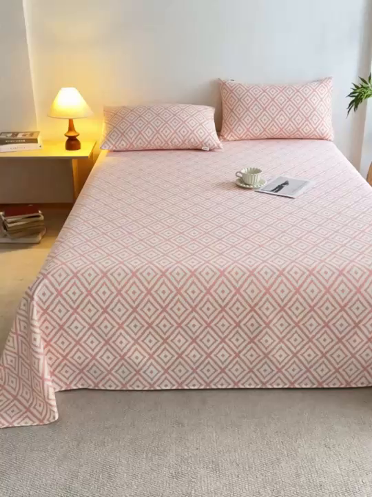 91家纺网 家纺一手货源 找家纺 博弈家纺   2026新款亲肤舒适原棉老粗布床单凉席三件套系列 图文迷宫-黄