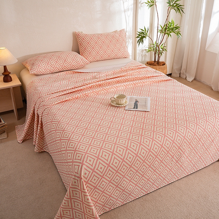 91家纺网 家纺一手货源 找家纺 博弈家纺   2026新款亲肤舒适原棉老粗布床单凉席三件套系列 图文迷宫-黄