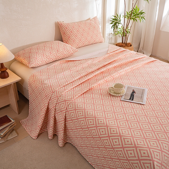 91家纺网 家纺一手货源 找家纺 博弈家纺   2026新款亲肤舒适原棉老粗布床单凉席三件套系列 图文迷宫-黄