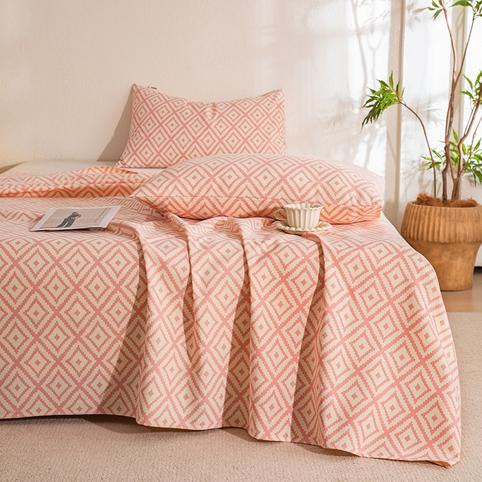 91家纺网 家纺一手货源 找家纺 博弈家纺   2026新款亲肤舒适原棉老粗布床单凉席三件套系列 图文迷宫-黄