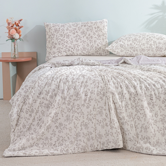 91家纺网 家纺一手货源 找家纺 苏羿家纺 2026春夏新款A类踩棉工艺凉感丝印花夏被夏凉被空调被 香颂