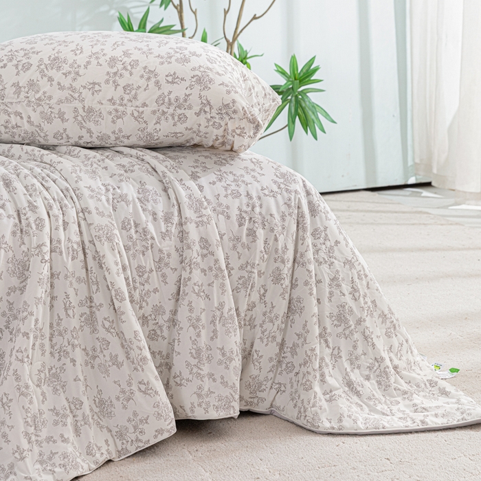 91家纺网 家纺一手货源 找家纺 苏羿家纺 2026春夏新款A类踩棉工艺凉感丝印花夏被夏凉被空调被 香颂