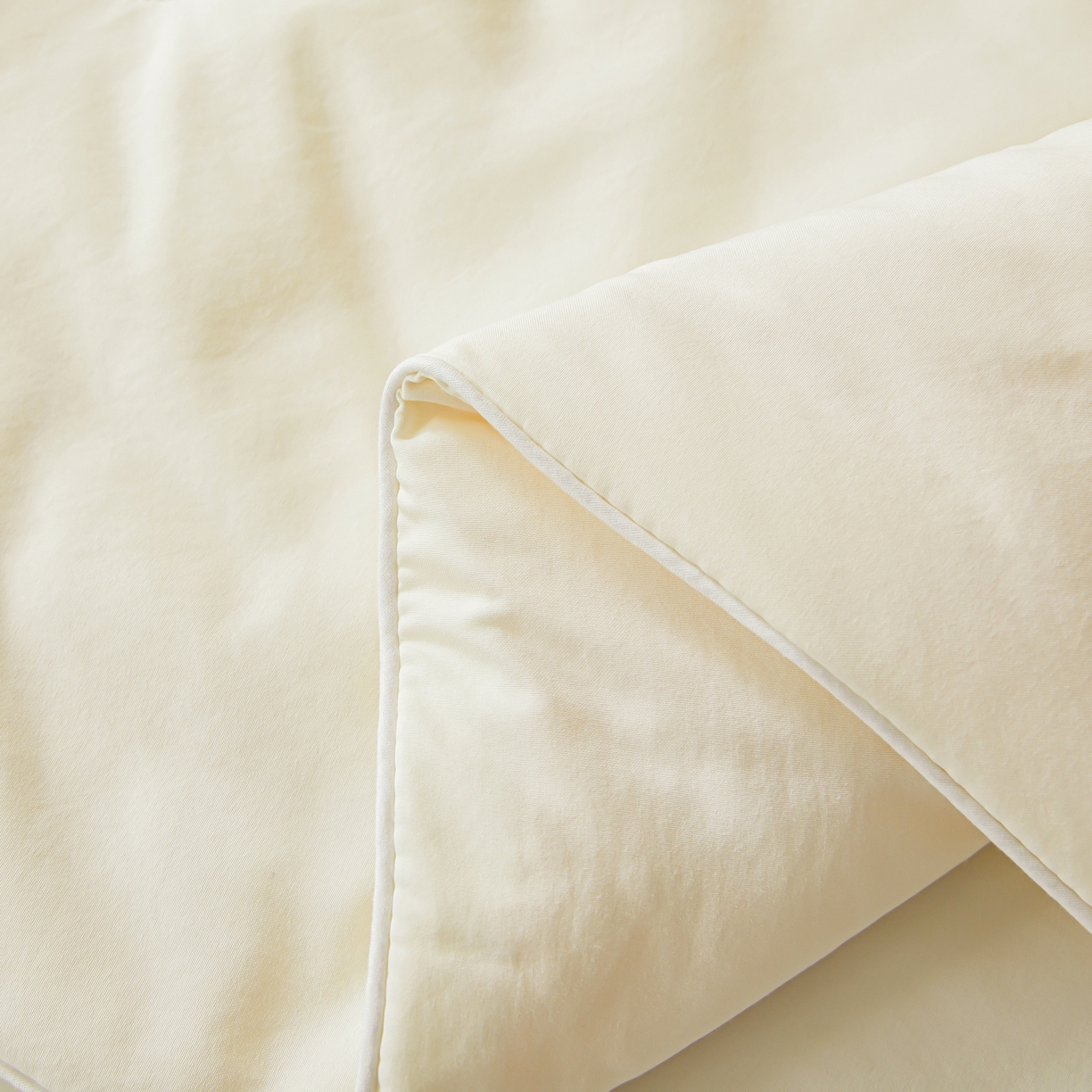 91家纺网 家纺一手货源 找家纺 晓时候 2026新款大豆纤维夏凉被仿锦氨凉感夏被烫钻空调被被子被芯 奶油白