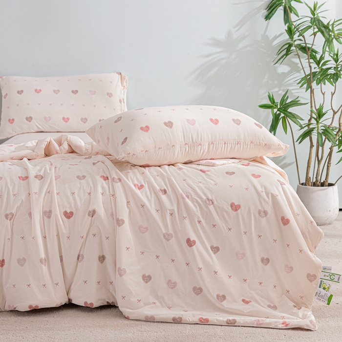 91家纺网 家纺一手货源 找家纺 苏羿家纺 2026春夏新款A类踩棉工艺凉感丝印花夏被夏凉被空调被 心动