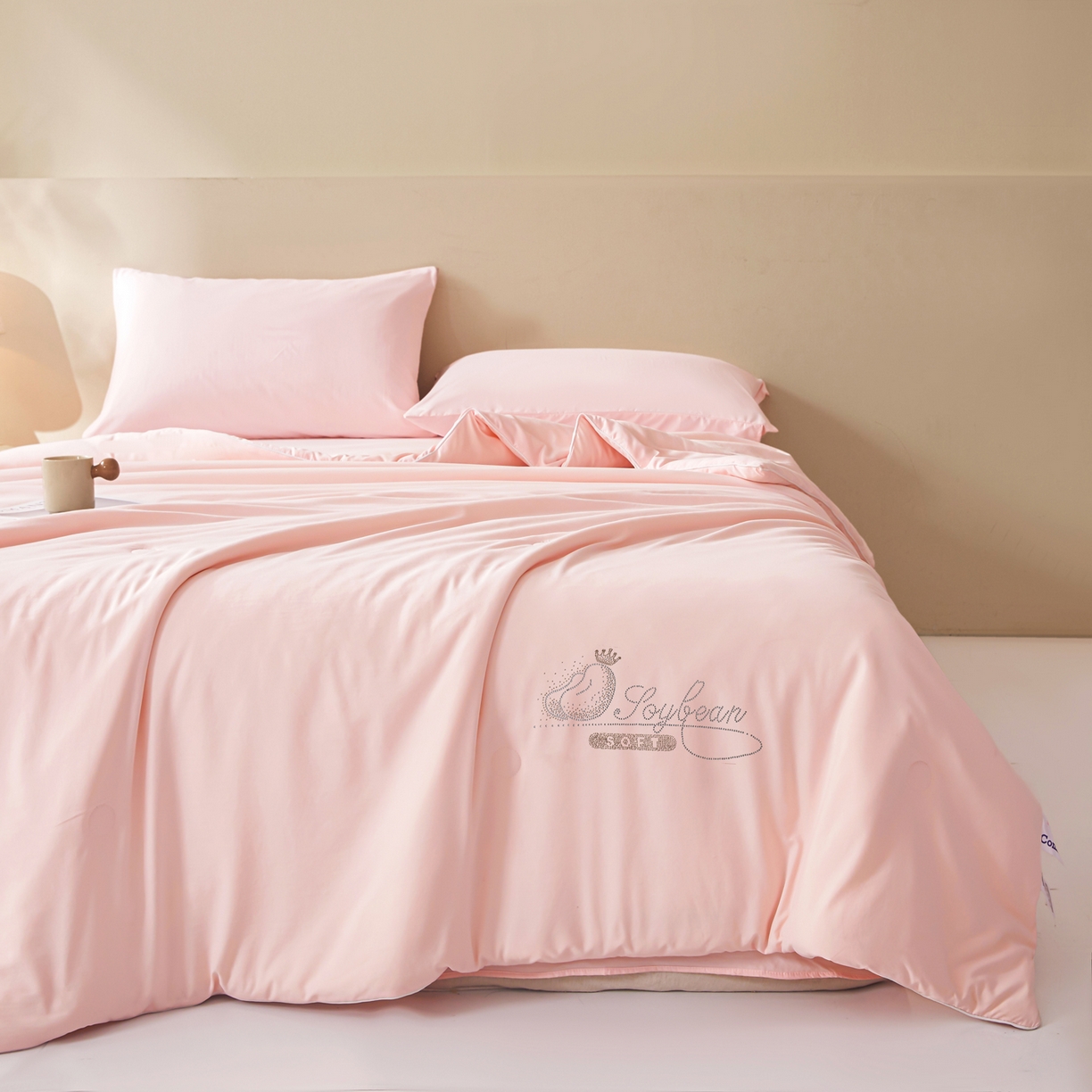 91家纺网 家纺一手货源 找家纺 晓时候 2026新款大豆纤维夏凉被仿锦氨凉感夏被烫钻空调被被子被芯 冰柔粉