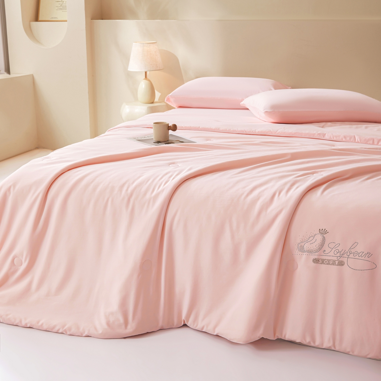 91家纺网 家纺一手货源 找家纺 晓时候 2026新款大豆纤维夏凉被仿锦氨凉感夏被烫钻空调被被子被芯 冰柔粉