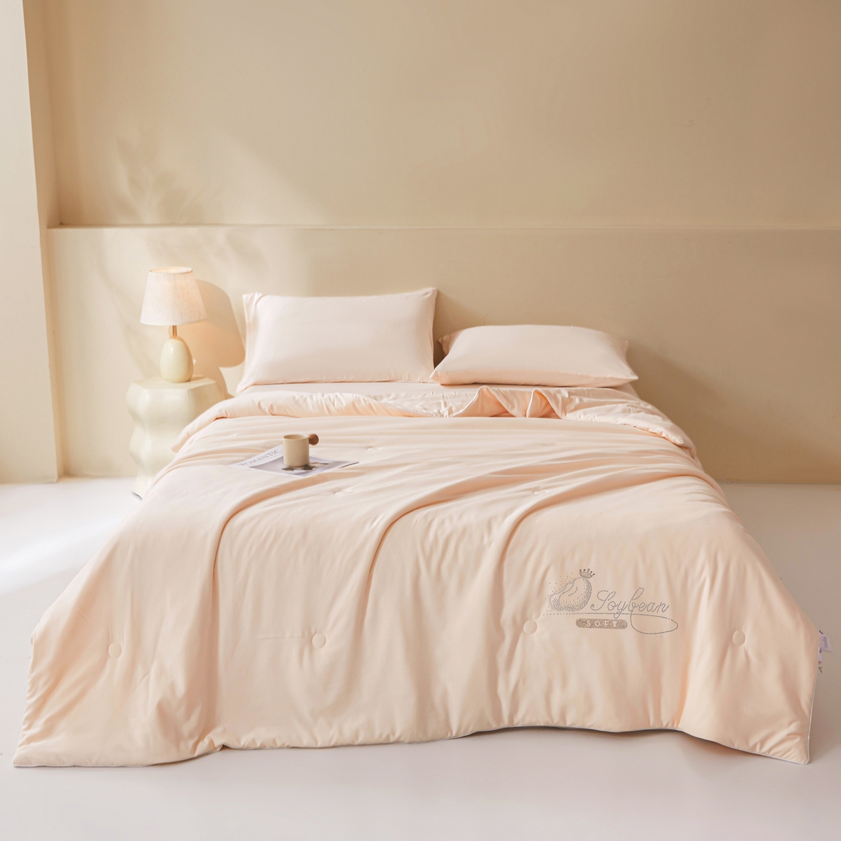 91家纺网 家纺一手货源 找家纺 晓时候 2026新款大豆纤维夏凉被仿锦氨凉感夏被烫钻空调被被子被芯 玫瑰金