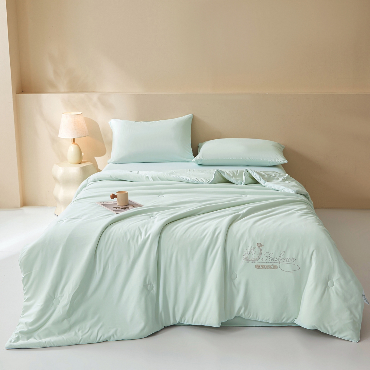 91家纺网 家纺一手货源 找家纺 晓时候 2026新款大豆纤维夏凉被仿锦氨凉感夏被烫钻空调被被子被芯 清新蓝