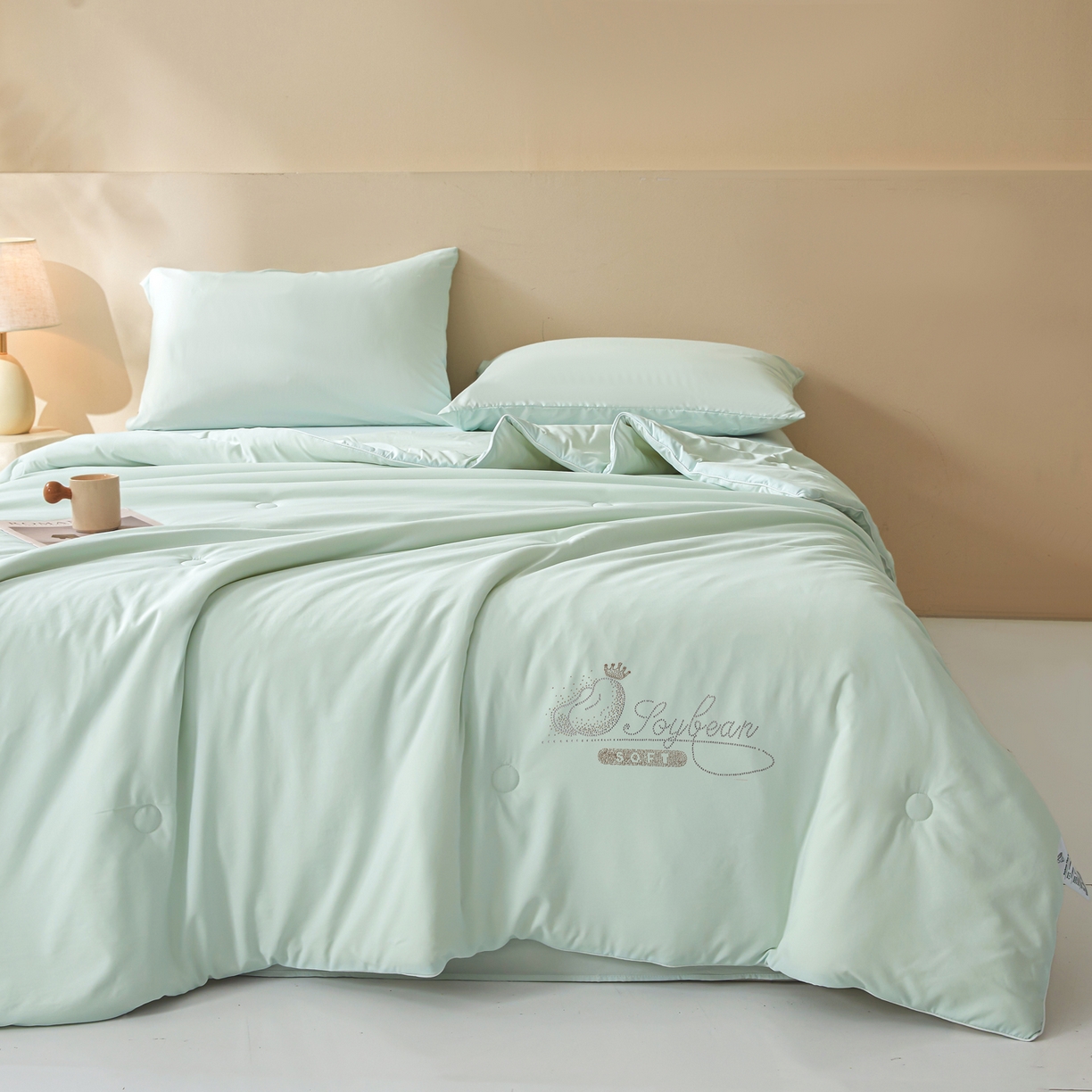 91家纺网 家纺一手货源 找家纺 晓时候 2026新款大豆纤维夏凉被仿锦氨凉感夏被烫钻空调被被子被芯 清新蓝