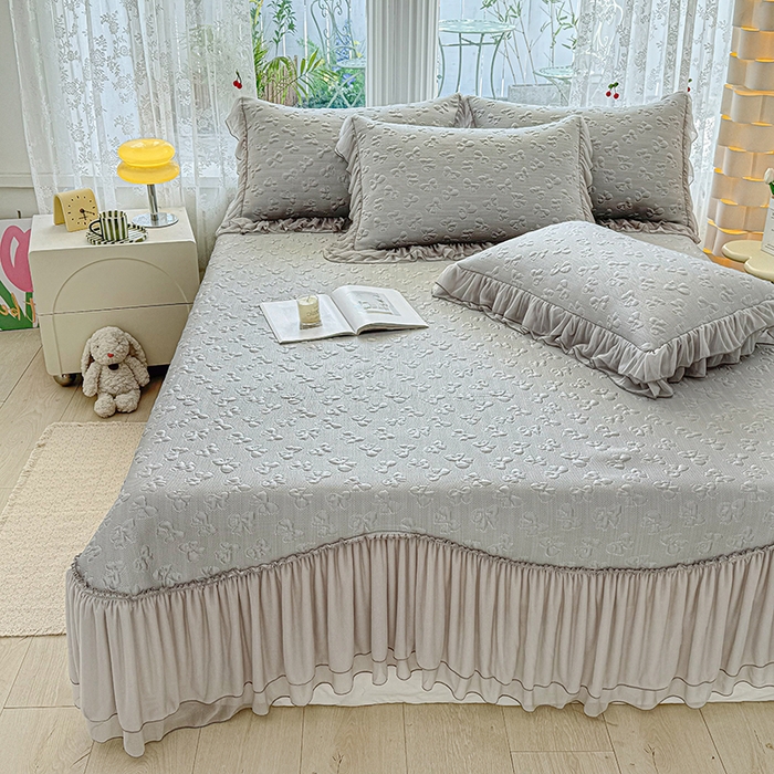 91家纺网 家纺一手货源 找家纺 金绣美居 2026新款PE高分子复合凉感席韩版床裙款凉席三件套-小确幸 （控价不低于159/169元）小确幸-灰色